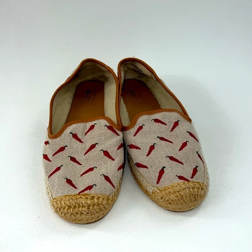 G.H. Bass & Co. Chili Pepper Embroidered Canvas Espadrille, Size 7‎ Women